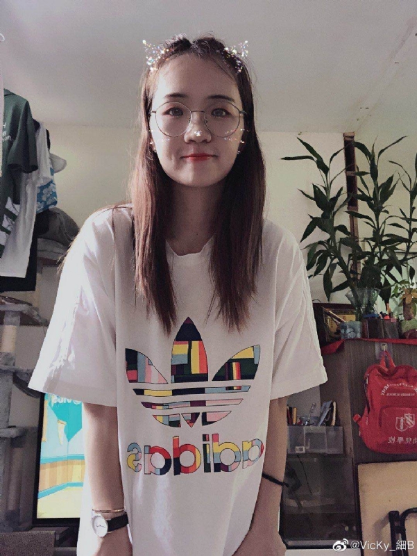丁美洁的第一张照片--全国闪婚服务中心