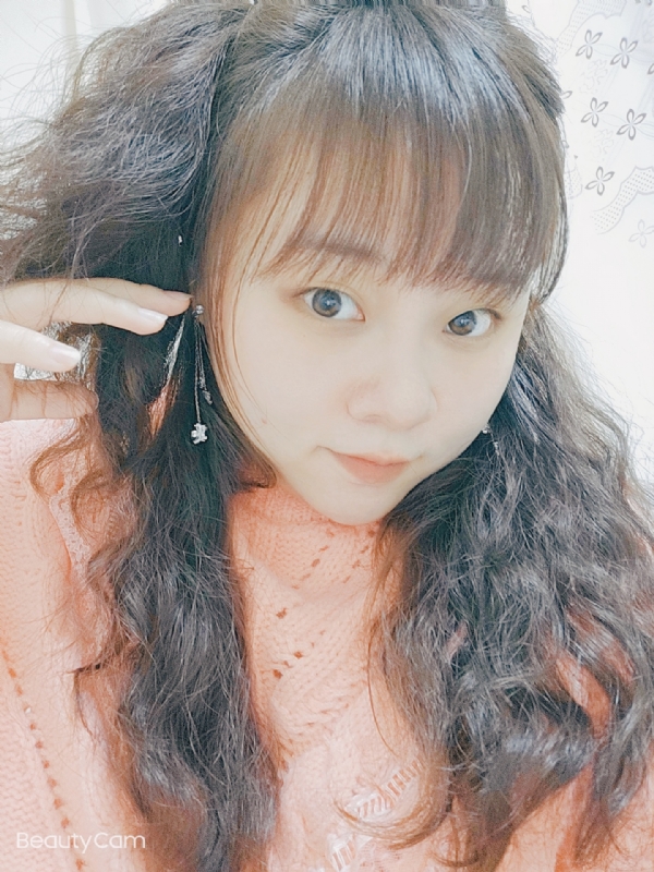 艾薇儿的第一张照片--全国闪婚服务中心