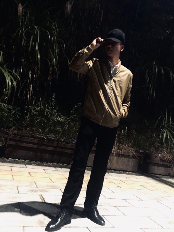 平凡的人的第三张照片--全国闪婚服务中心