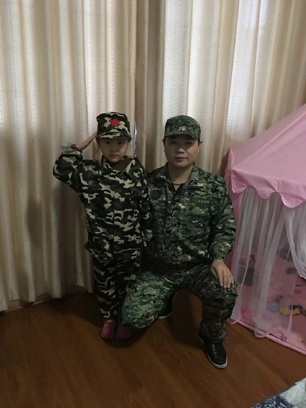 俗人的第一张照片--全国闪婚服务中心