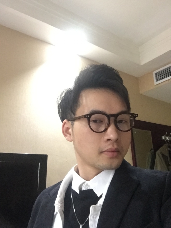 曾亮的第四张照片--全国闪婚服务中心