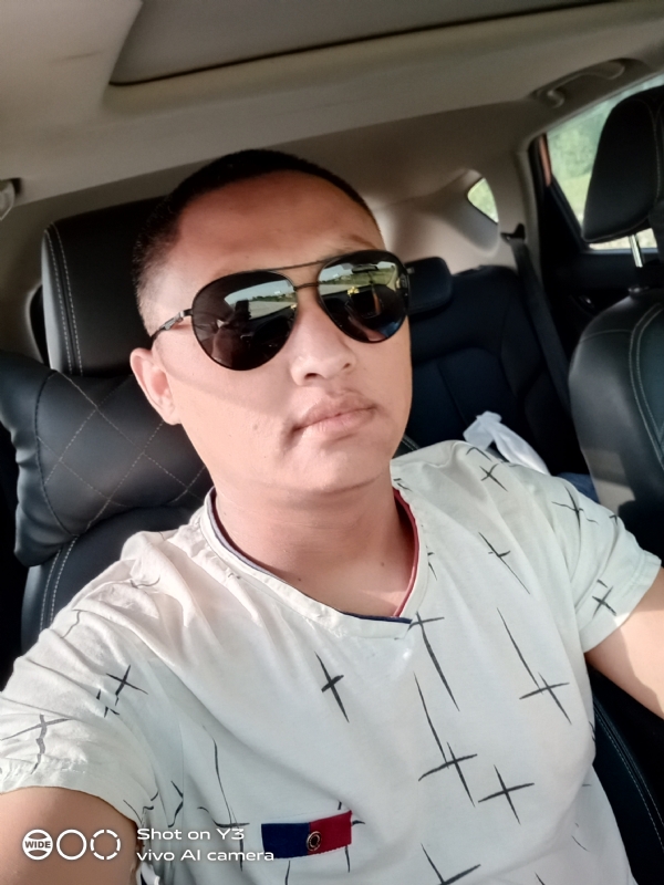 寻缘的第一张照片--全国闪婚服务中心