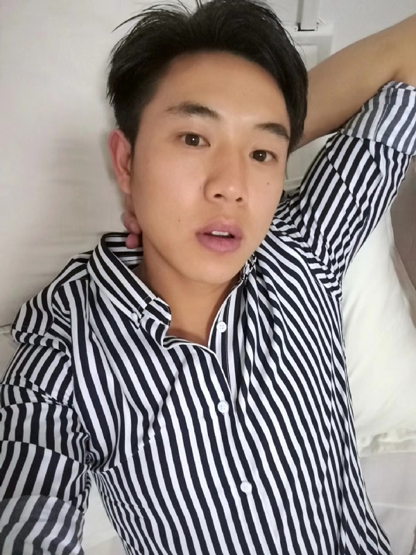 小雷的第二张照片--全国闪婚服务中心