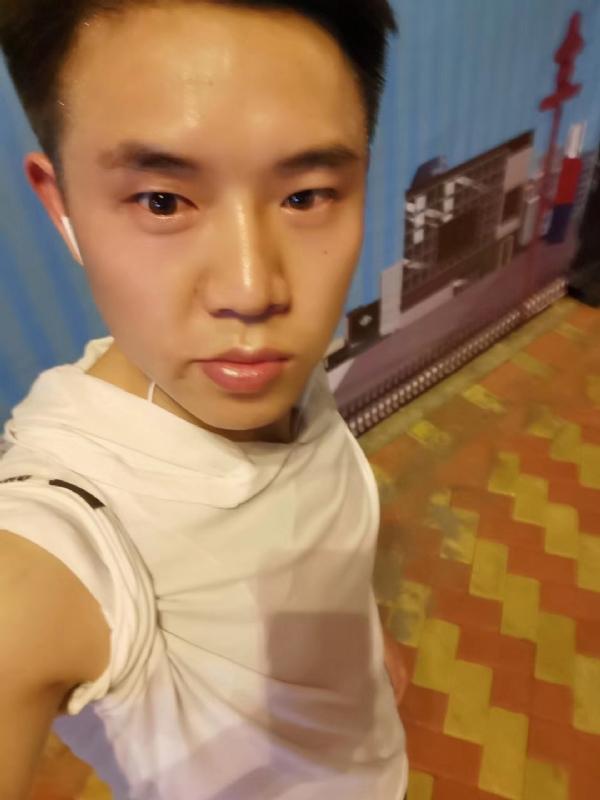 雷子的第一张照片--全国闪婚服务中心