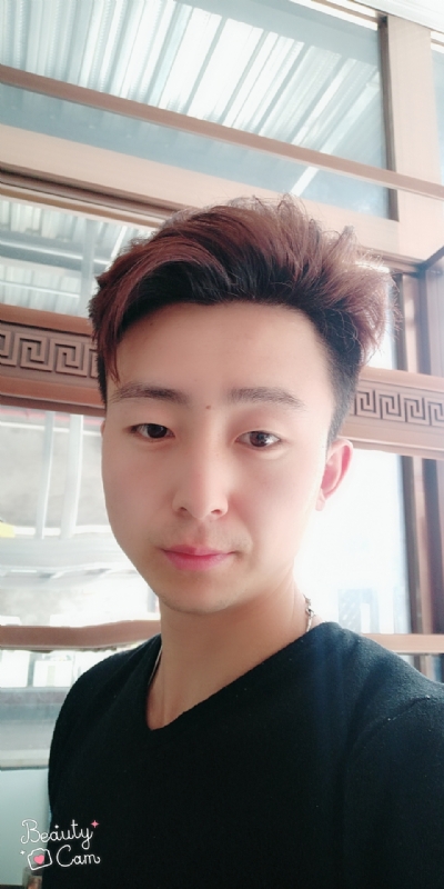 拼命微笑的第二张照片--全国闪婚服务中心