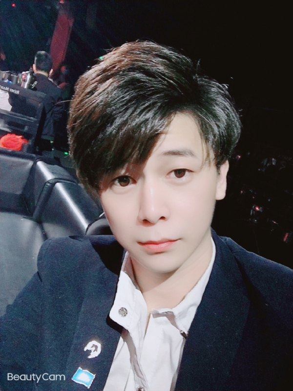 梦晨的第一张照片--全国闪婚服务中心