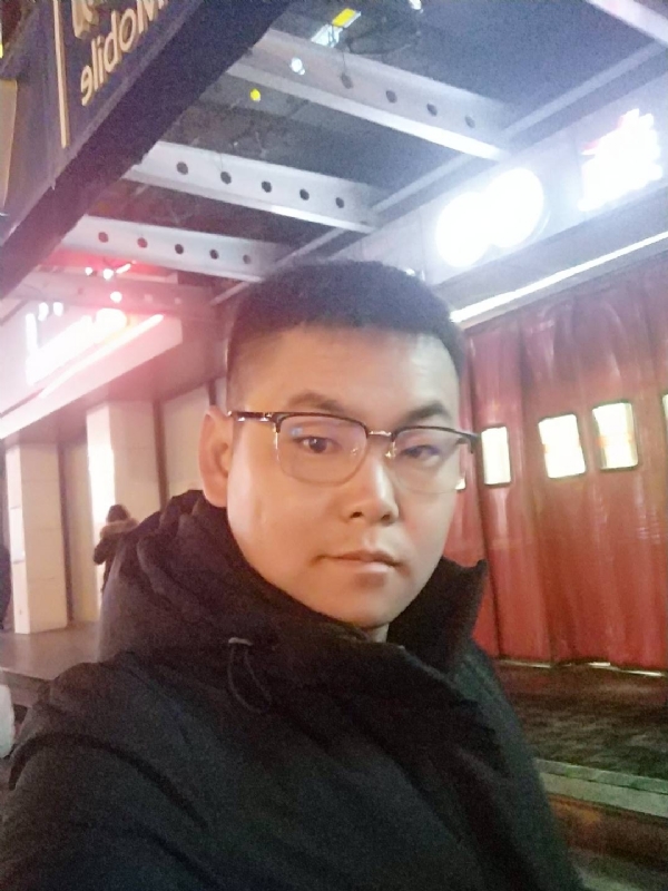 杜跃龙的第二张照片--全国闪婚服务中心