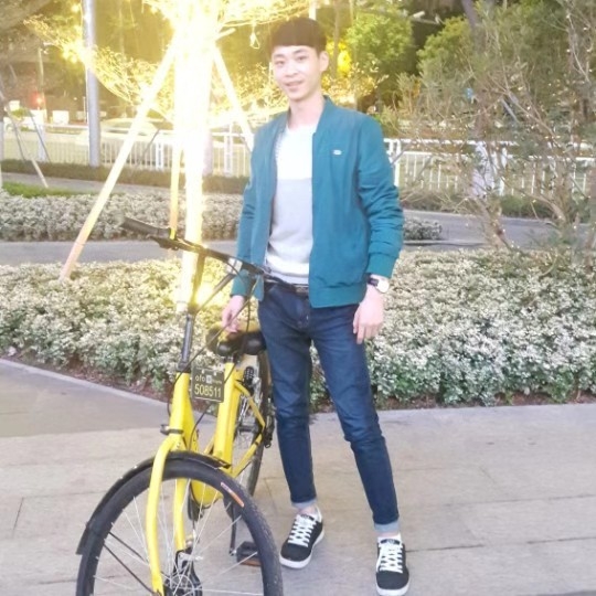 李伟的第一张照片--全国闪婚服务中心