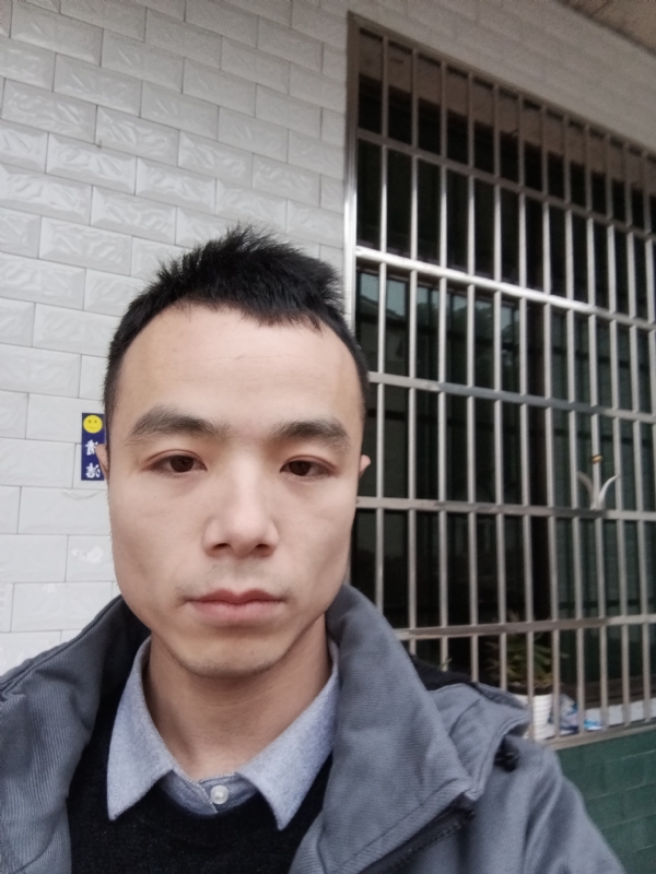 笑得那么开心的第一张照片--全国闪婚服务中心