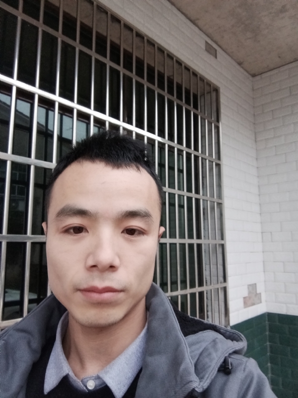 笑得那么开心的第三张照片--全国闪婚服务中心