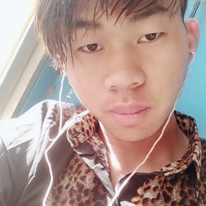 少年不在少的第三张照片--全国闪婚服务中心