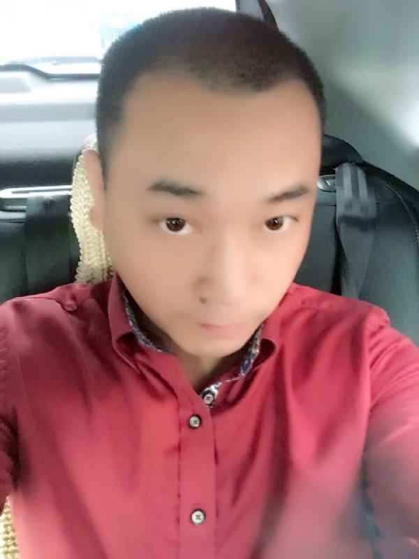 在一个路口等的第一张照片--全国闪婚服务中心