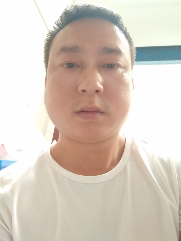 大叔的第一张照片--全国闪婚服务中心
