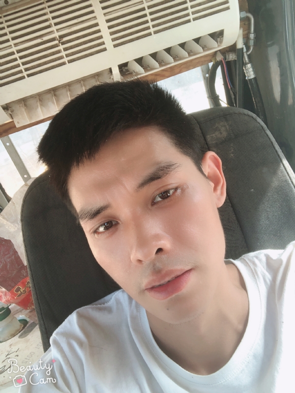 小董的第一张照片--全国闪婚服务中心