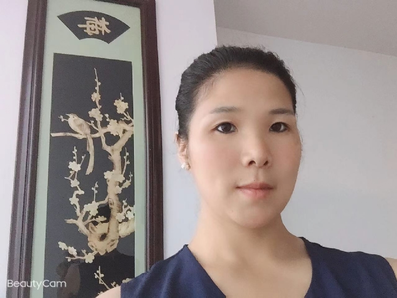 微笑的第一张照片--全国闪婚服务中心