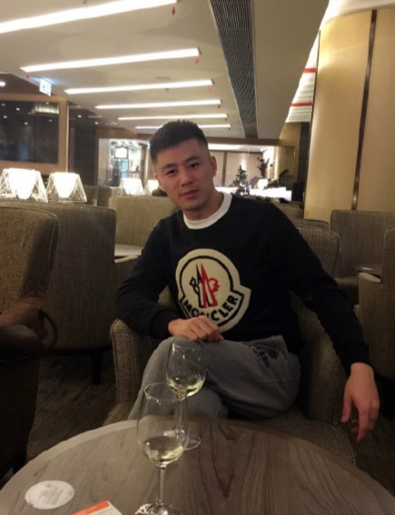 吴辉的第一张照片--全国闪婚服务中心