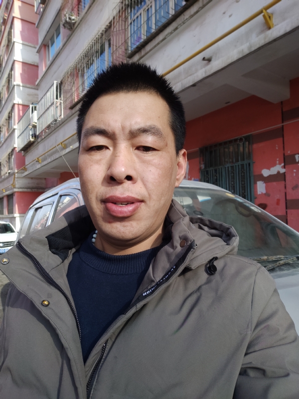 华哥的第一张照片--全国闪婚服务中心