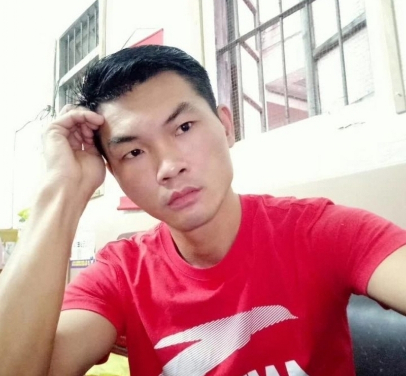 英俊的台灯的第一张照片--全国闪婚服务中心
