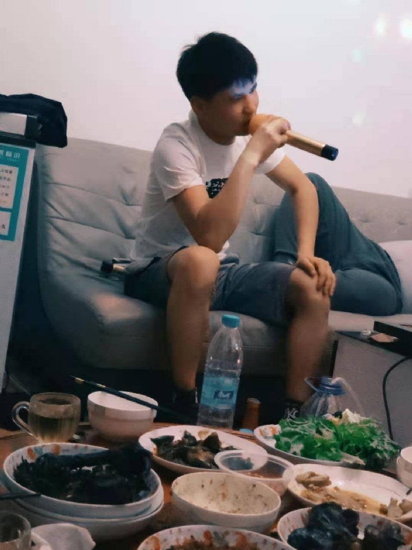 秦成龙的第一张照片--全国闪婚服务中心