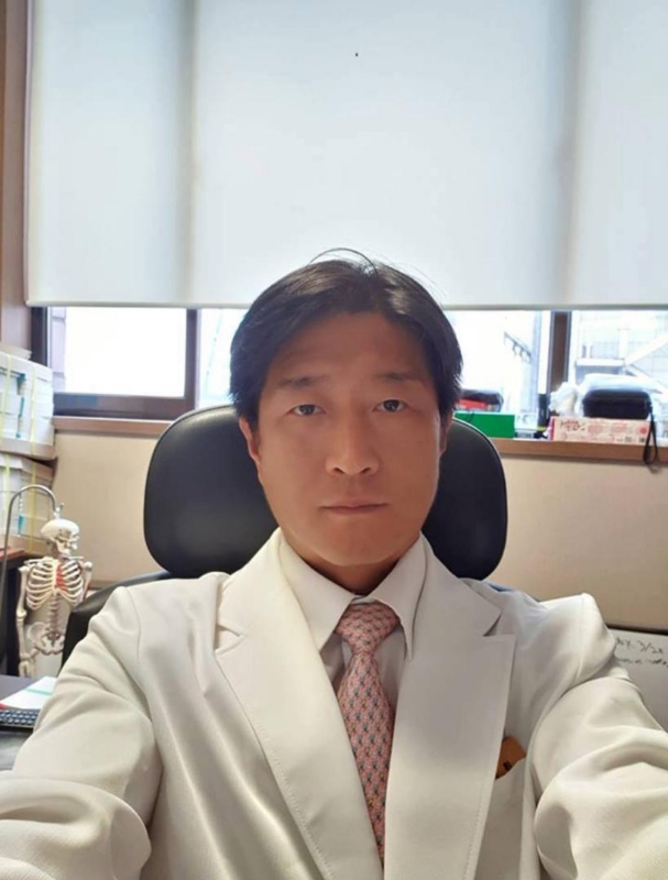 王伟的第一张照片--全国闪婚服务中心
