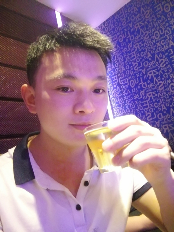 幸福的拥抱的第一张照片--全国闪婚服务中心