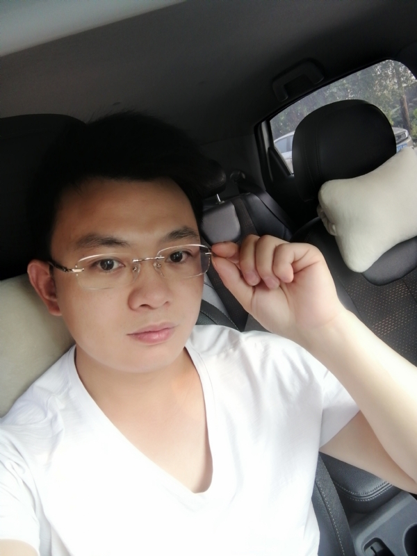幸福的拥抱的第二张照片--全国闪婚服务中心