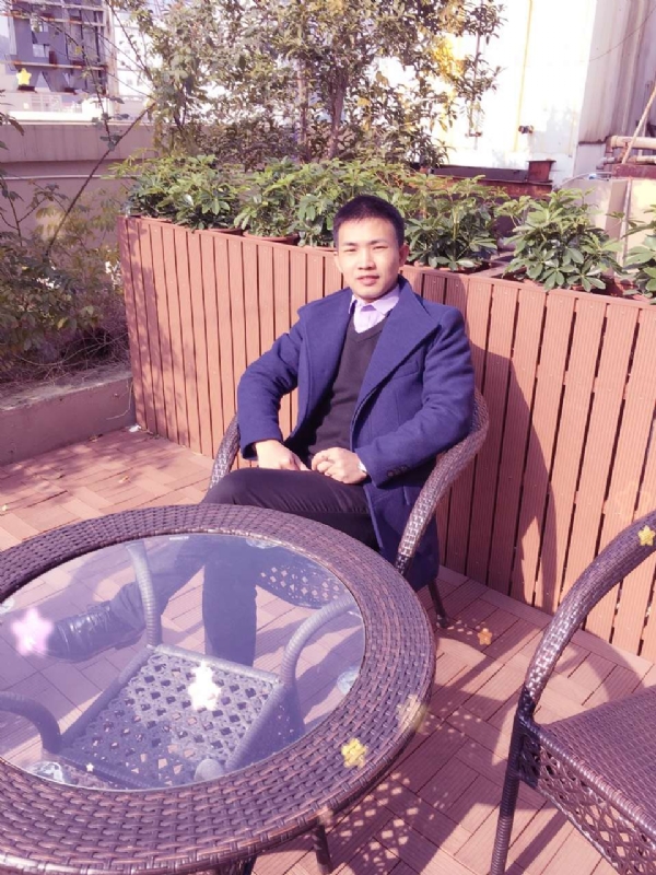 哥哥的第一张照片--全国闪婚服务中心