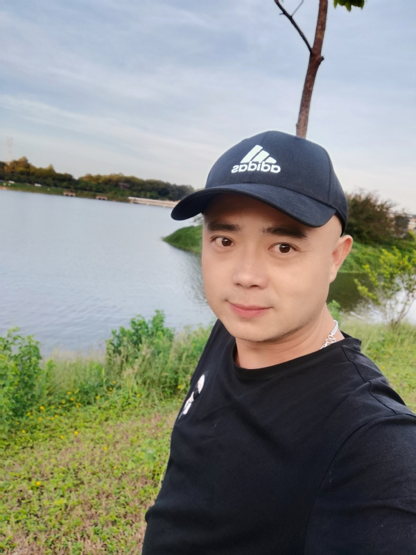 石头哥的第一张照片--全国闪婚服务中心