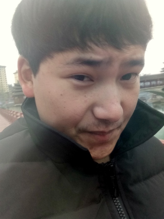 侗族青年作家超超的第二张照片--全国闪婚服务中心
