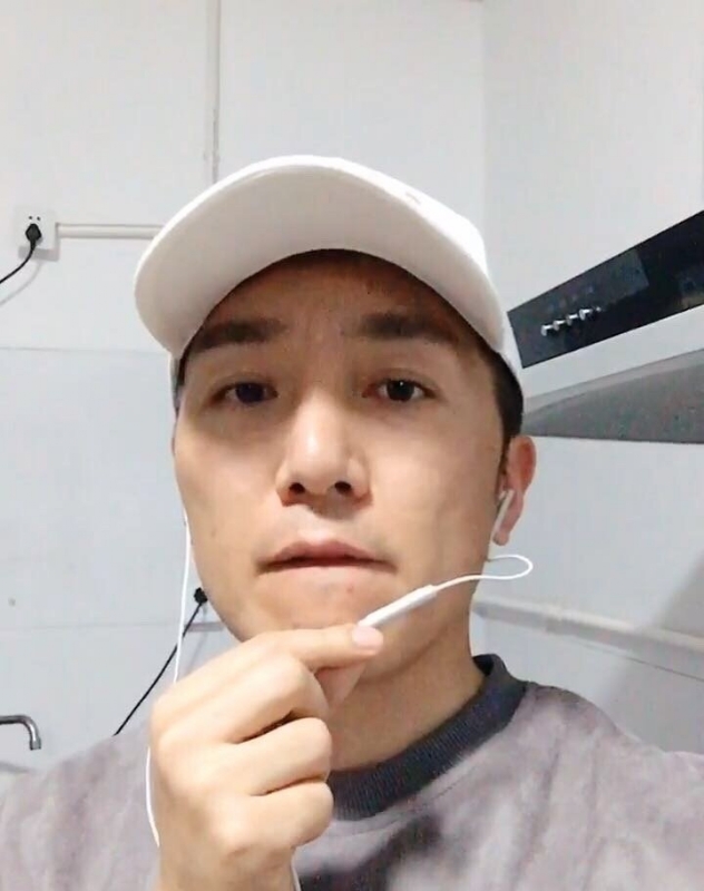 简单人生的第一张照片--全国闪婚服务中心