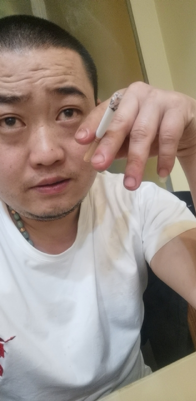 孤独的螃蟹的第一张照片--全国闪婚服务中心