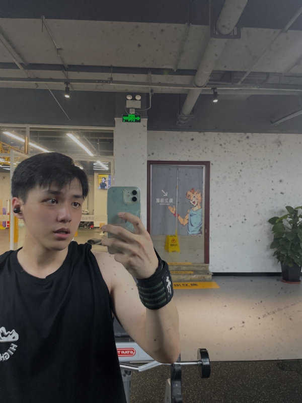 想吃猫的鱼的第一张照片--全国闪婚服务中心
