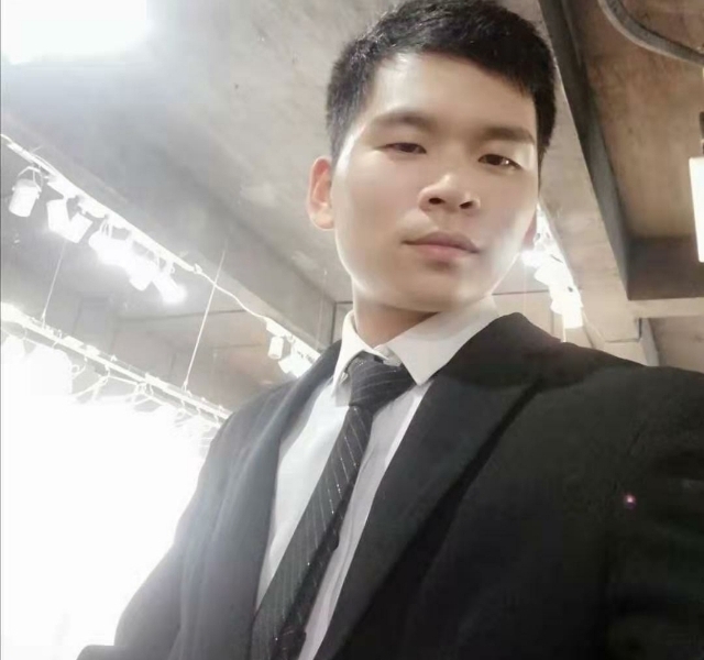 凌晨三点三分的第一张照片--全国闪婚服务中心