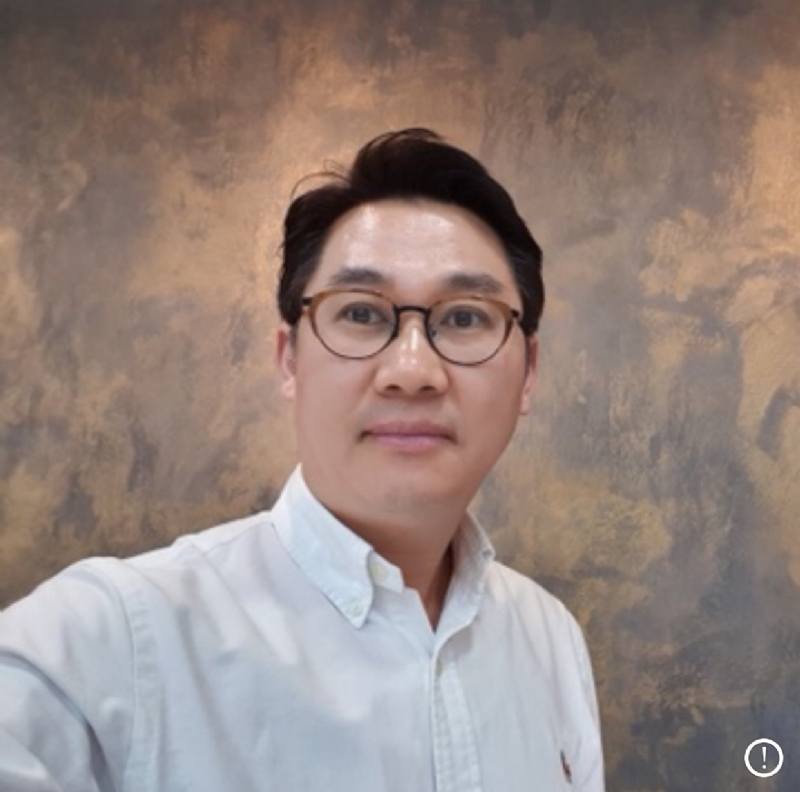 Wang的第一张照片--全国闪婚服务中心