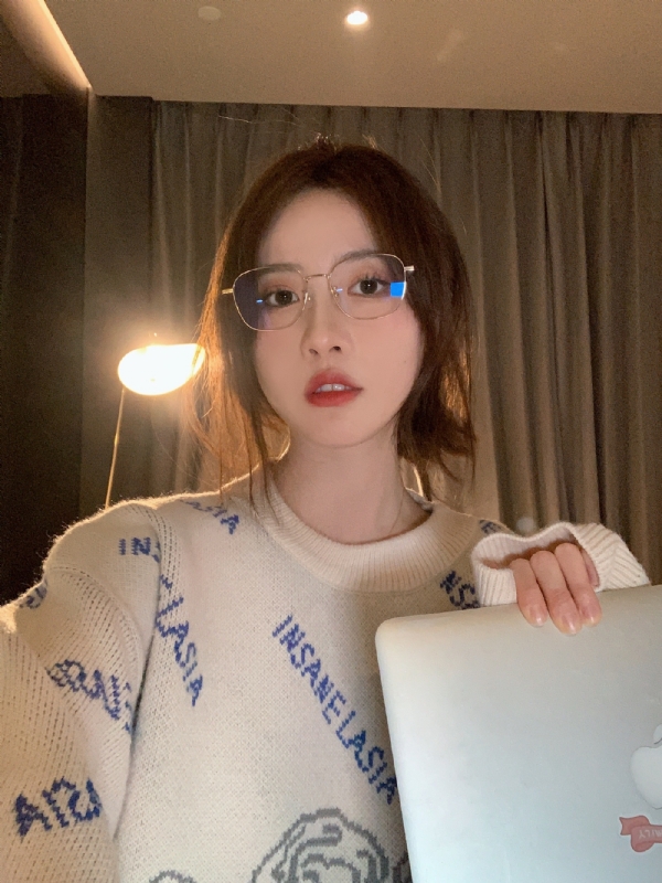 小曦的第一张照片--全国闪婚服务中心