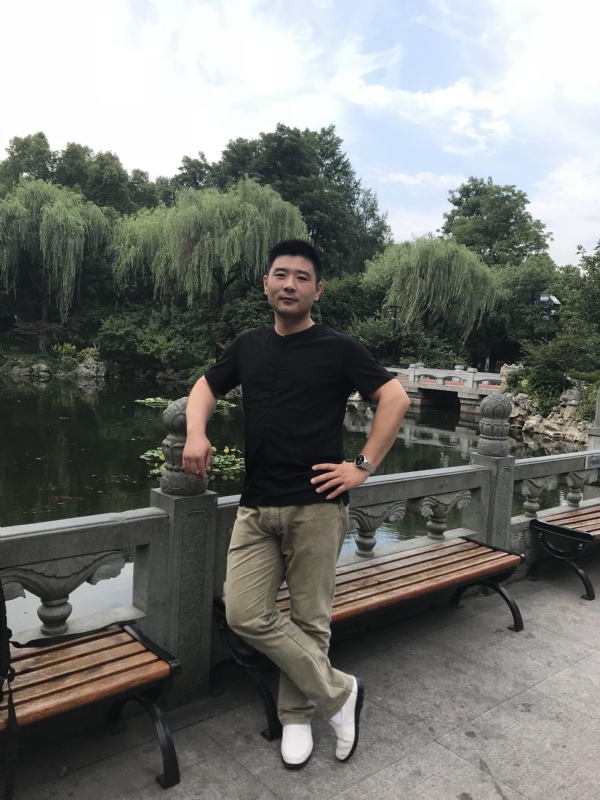 未来可期的第一张照片--全国闪婚服务中心