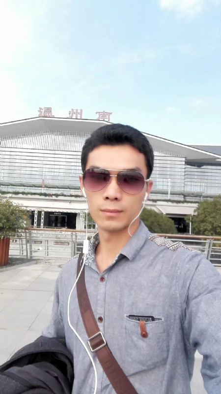 错把真心喂了狗的第三张照片--全国闪婚服务中心