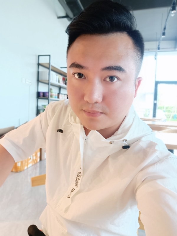 王先生的第一张照片--全国闪婚服务中心