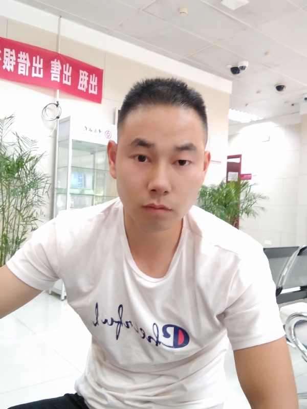小少的第一张照片--全国闪婚服务中心