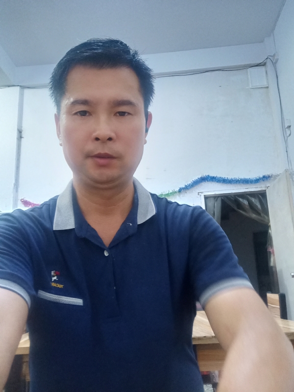 我是自强不息的第一张照片--全国闪婚服务中心