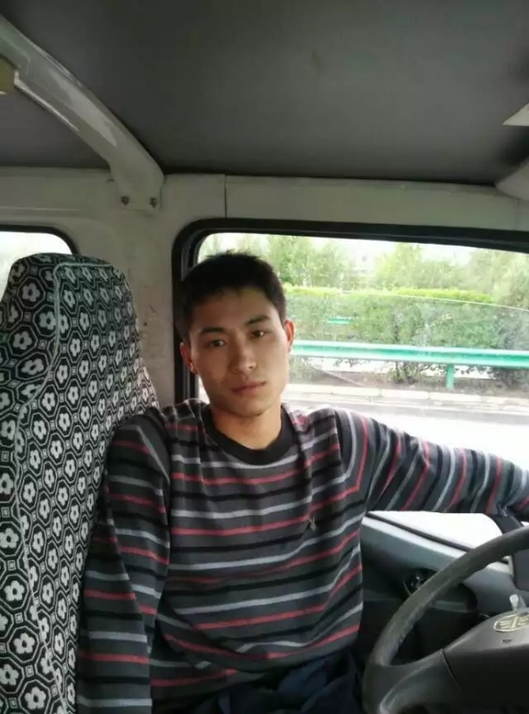 桦树林的第一张照片--全国闪婚服务中心