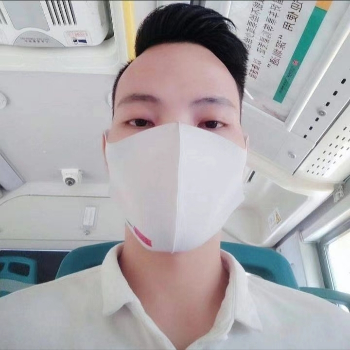 摆渡者的第一张照片--全国闪婚服务中心