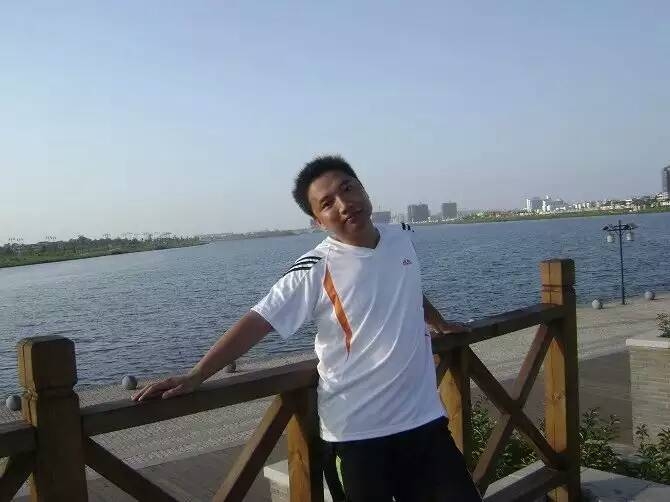 才乡痴情的第二张照片--全国闪婚服务中心
