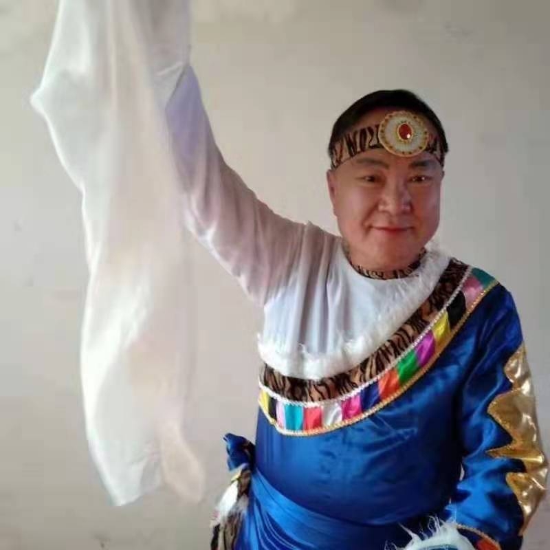 走在冷风中的第一张照片--全国闪婚服务中心