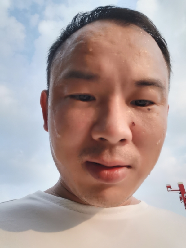 唐老鸭的第一张照片--全国闪婚服务中心