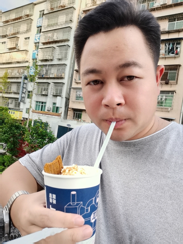 K金o的第一张照片--全国闪婚服务中心