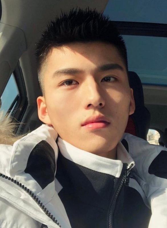 飞翔的第一张照片--全国闪婚服务中心
