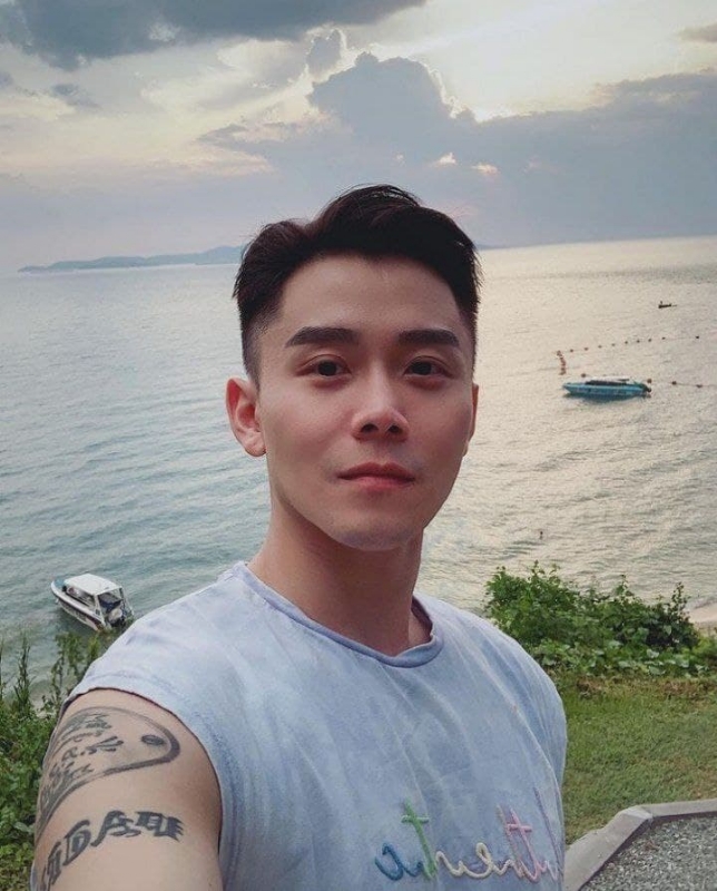 Aaron的第一张照片--全国闪婚服务中心