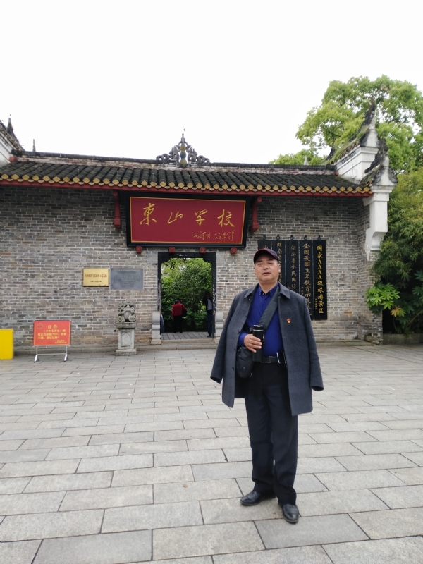 孤独的老帅的第二张照片--全国闪婚服务中心
