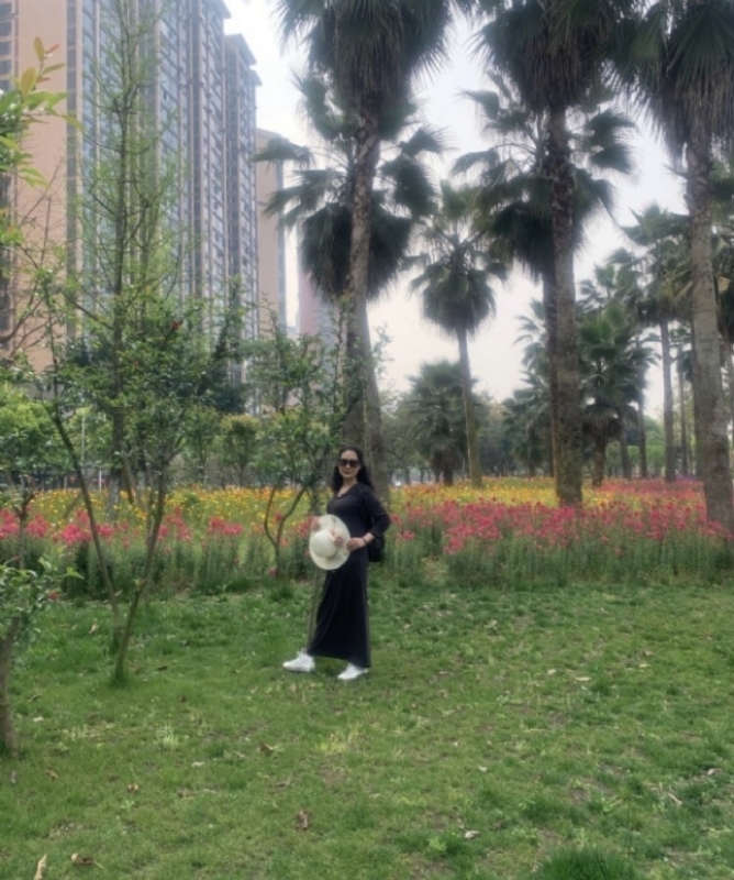 粉墨登场的第一张照片--全国闪婚服务中心